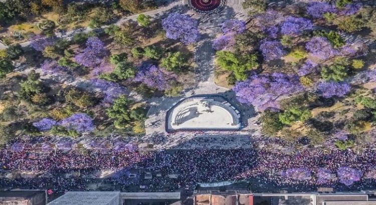 Durante la marcha del 8M participaron 90 mil personas