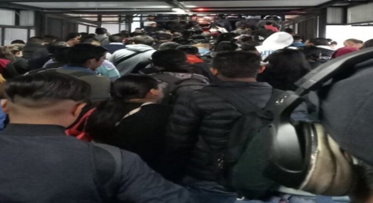 Colapsa el Metro capitalino en pleno regreso a clases