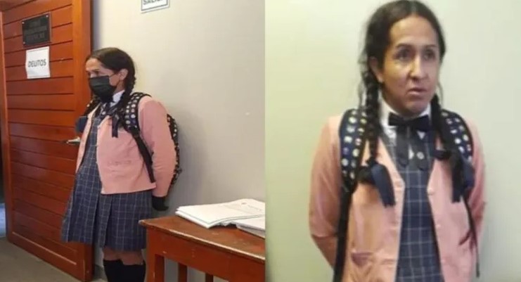 Se disfrazaba de colegiala para entrar al baño de mujeres