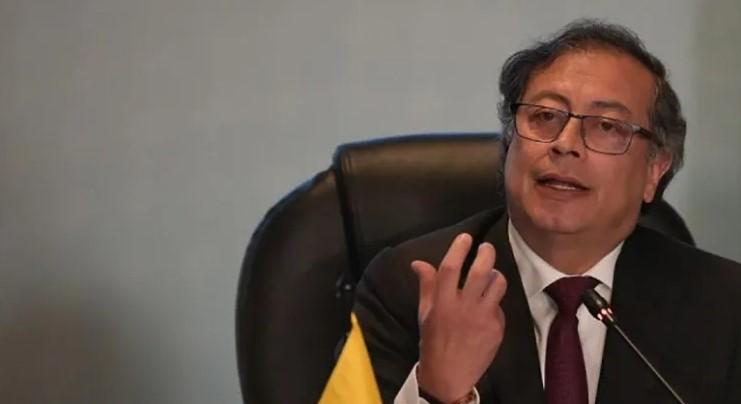 Pide Gustavo Petro la renuncia de todo su gabinete