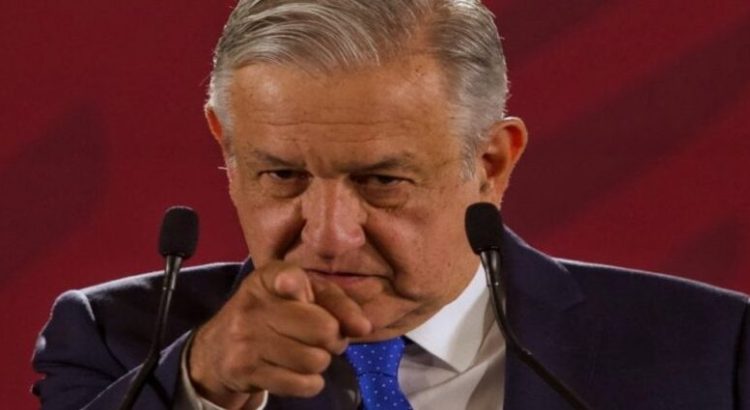 AMLO expone privilegios que reciben ministros de la Suprema Corte