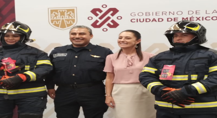 Entregaron equipos nuevos al Heroico Cuerpo de Bomberos de CDMX