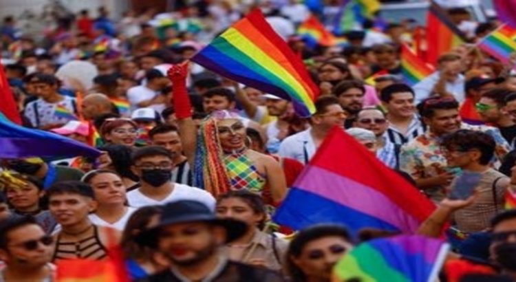 Asisten más de 250 mil personas a la Marcha LGBT+