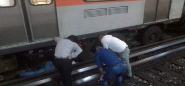 Joven de 15 años de edad se arroja a las vías del tren en la Línea 2