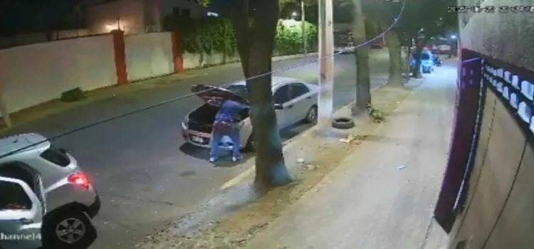 Vecinos golpean a ladrón de autopartes