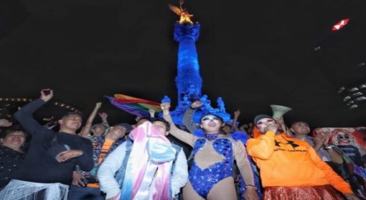 Celebran en el Ángel de Independencia el triunfo de Wendy Guevara en LCDLFM