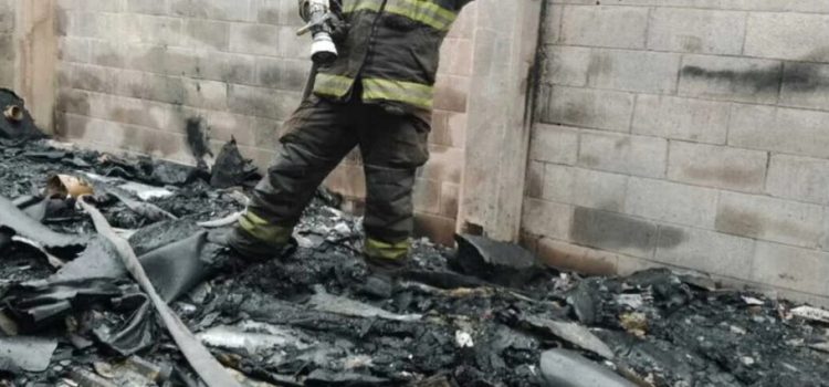 Se incendia Fabrica de plásticos en la alcaldía Iztapalapa