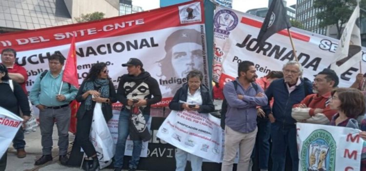 Integrantes de la CNTE se manifestaron ante la Cámara de Diputados en CdMx