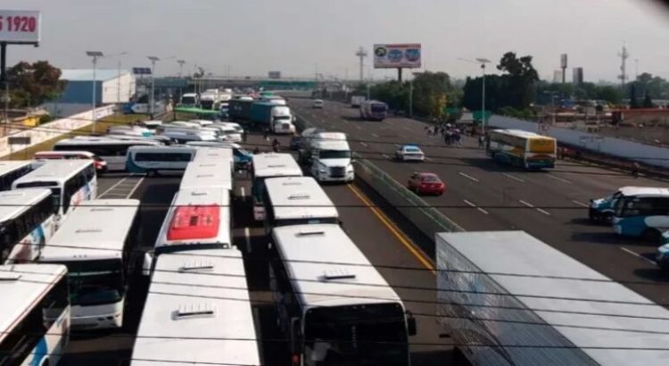 Transportistas bloquearon la Autopista México-Pachuca hacia Cdmx, exigen seguridad