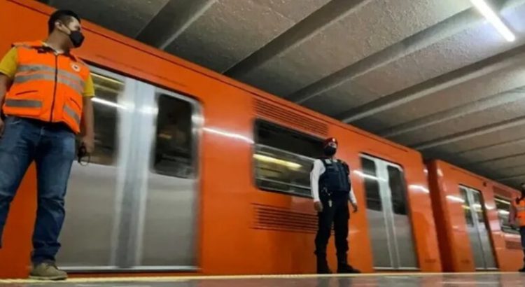 Rescatan a una persona de las vías de la Línea 7 del Metro