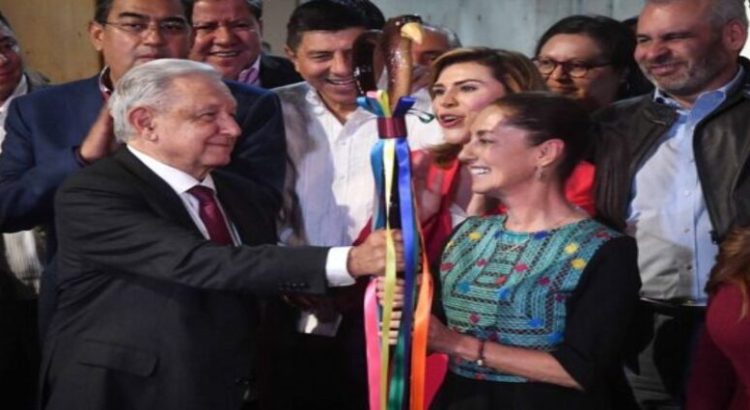 AMLO entregó el bastón de mando a Claudia Sheinbaum