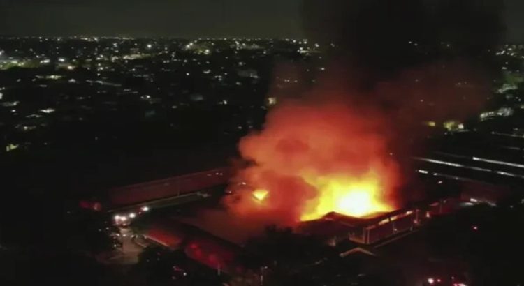 Incendio en almacén del IMSS