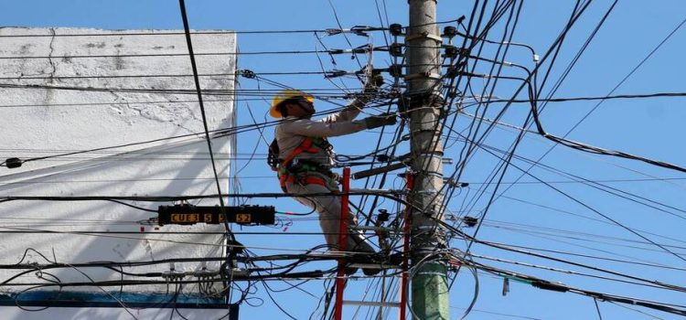 Retiran en CDMX 242 kilómetros de cables en desuso