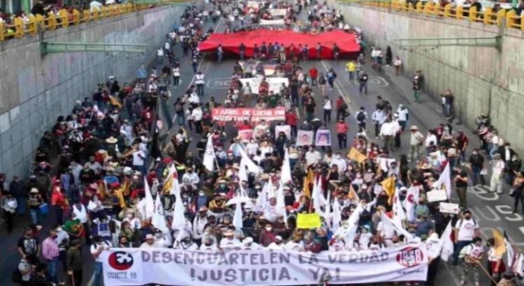 Marcha en conmemoración de los 55 Años de Tlatelolco