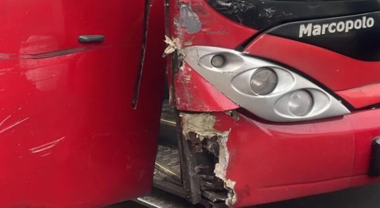 Unidad del Metrobús y camioneta de emergencias del Metro se accidentan