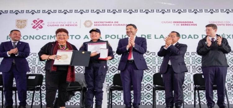 Gobierno de CDMX reconoció la labor de elementos destacados de la policía