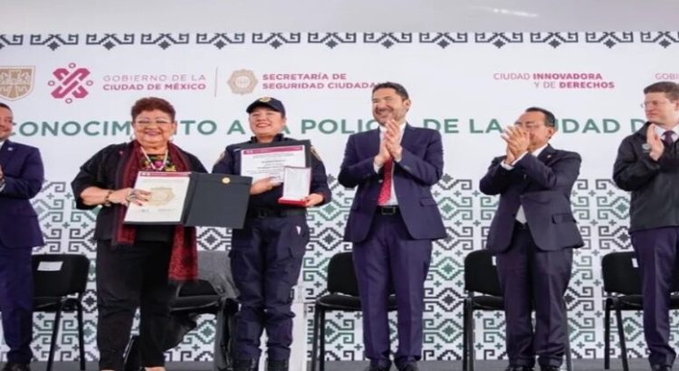 Gobierno de CDMX reconoció la labor de elementos destacados de la policía