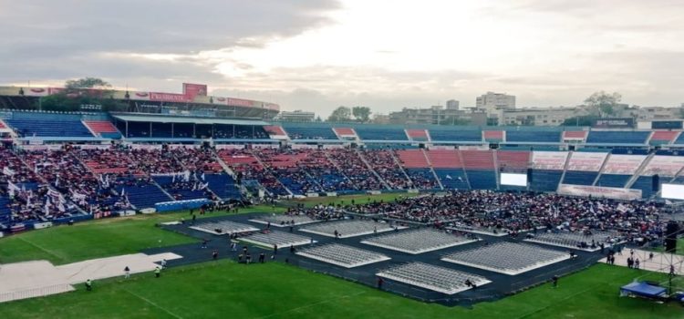 Sheinbaum deja a morenistas plantados en el Estadio Ciudad de los Deportes