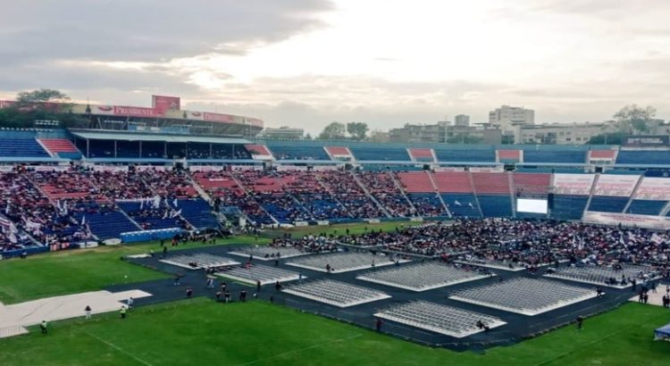 Sheinbaum deja a morenistas plantados en el Estadio Ciudad de los Deportes