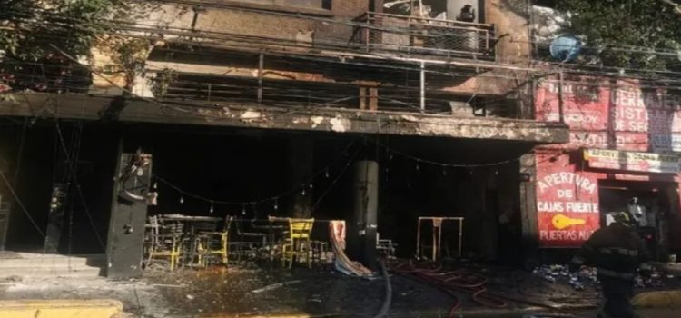 Incendio consumió un restaurante de la alcaldía Benito Juárez