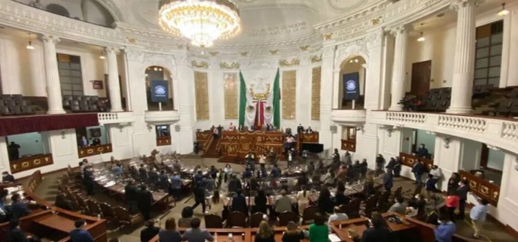 Congreso de CdMx recibe iniciativa para la regulación de vivienda