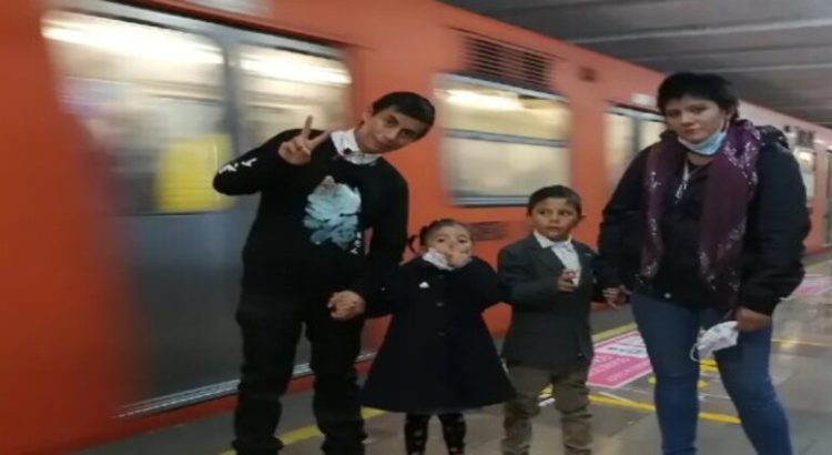 Pequeñito de 7 años celebró su cumpleaños en el Metro de CDMX