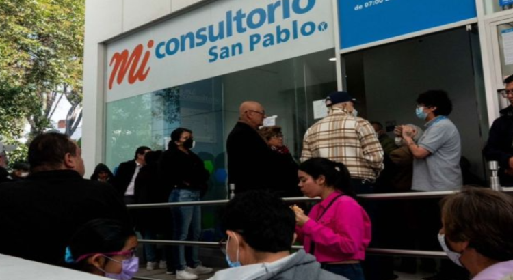 Farmacias en CDMX reabastecen vacuna contra el Covid-19