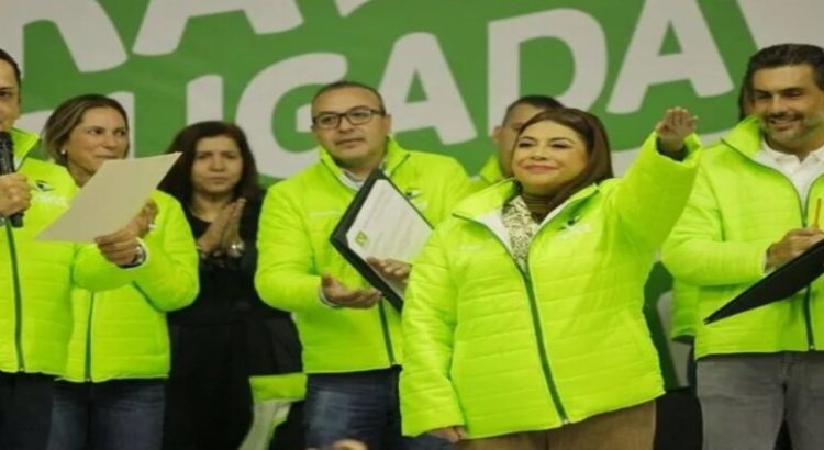 Clara Brugada recibe constancia como precandidata única del PVEM