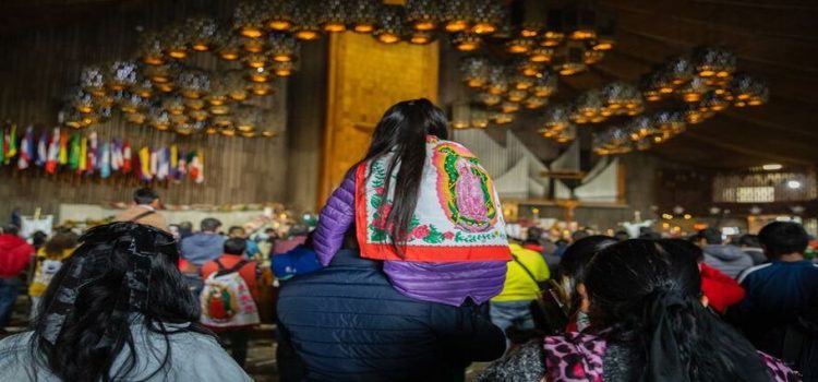 Peregrinos llegan a la Basílica de Guadalupe