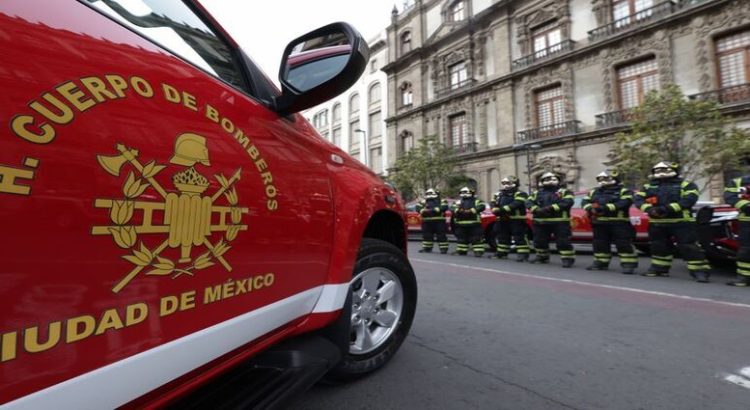 Gobierno de CDMX entrega nueva flotilla de vehículos al Cuerpo de Bomberos