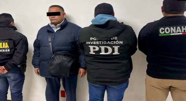 Detienen a presunto extorsionador del AICM