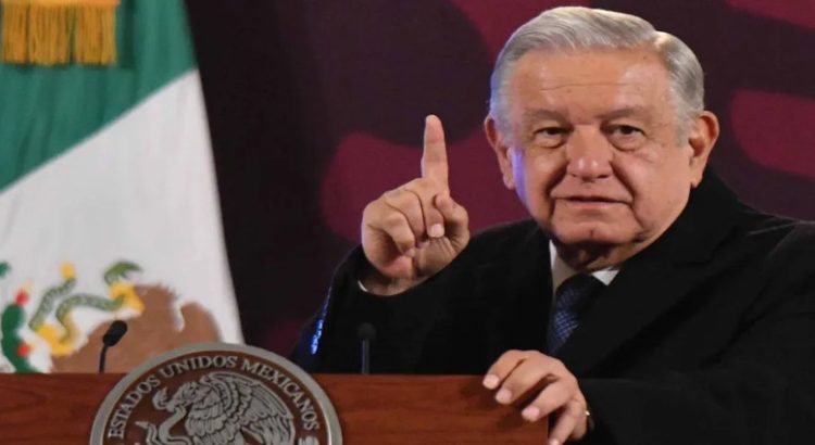 AMLO aclara que solo desaparecerán 10 organismos autónomos