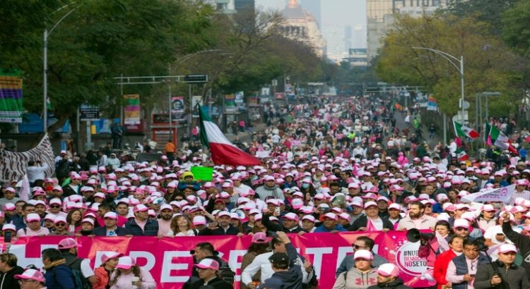 700,000 personas participaron en la “Marcha por la democracia”