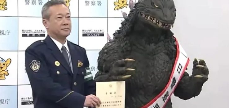 Nombran a Godzilla “Jefe de la policía por un día”