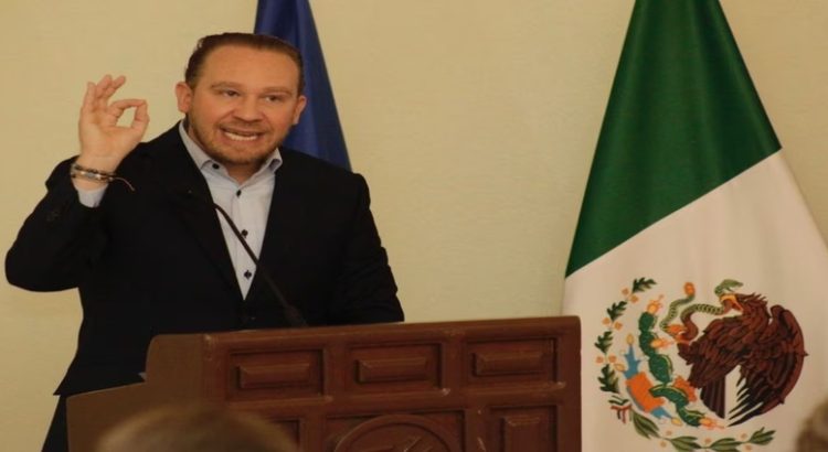 Taboada plantea revisar concesiones de empresas que extraen agua en la CDMX