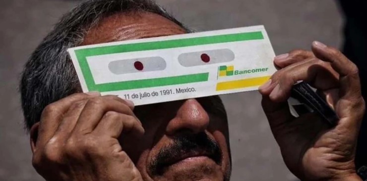 Por tres décadas guardó sus lentes para ver el eclipse