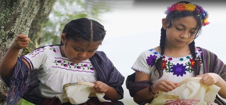 Niñas de Tzintzuntzan se pronuncian en contra la discriminación