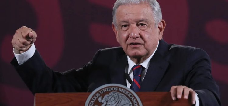 AMLO acusa que TV Azteca tiene conflicto de interés por adeudo de Afore-Azteca con el IMSS