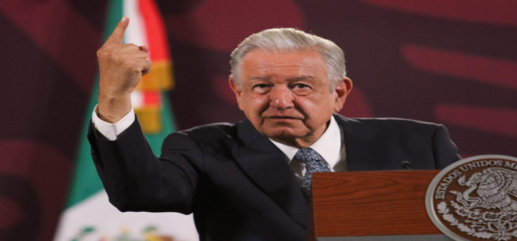 AMLO arremete contra intelectuales y los llama ¡Alcahuetes de la oligarquía corrupta!