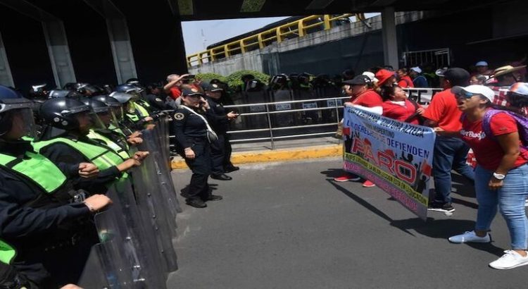 Bloquea la CNTE accesos al AICM y al Aeropuerto de Oaxaca