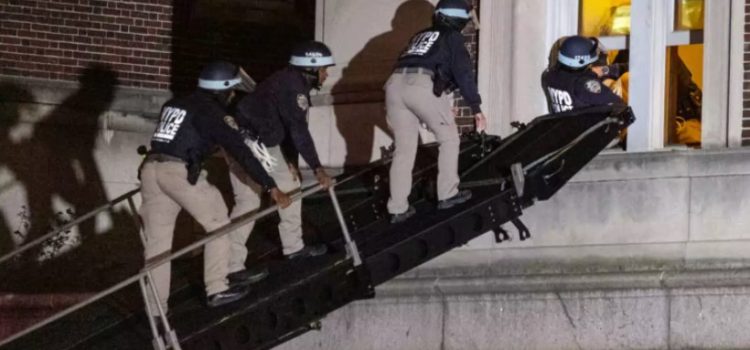 Tensión en campus: desalojo policial en Universidad de Columbia