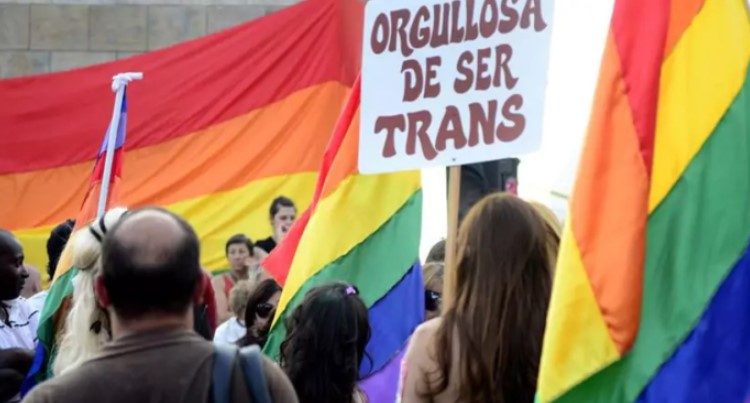 Controversia en Perú: identidad «trans» clasificada como enfermedad mental