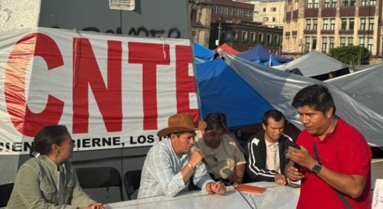 CNTE se mantendrá en el Zócalo, acusan a la Secretaría de Gobernación de condicionar mesas de trabajo