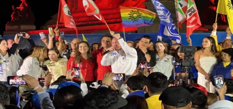 Santiago Taboada cerró su campaña en el Ángel de la Independencia