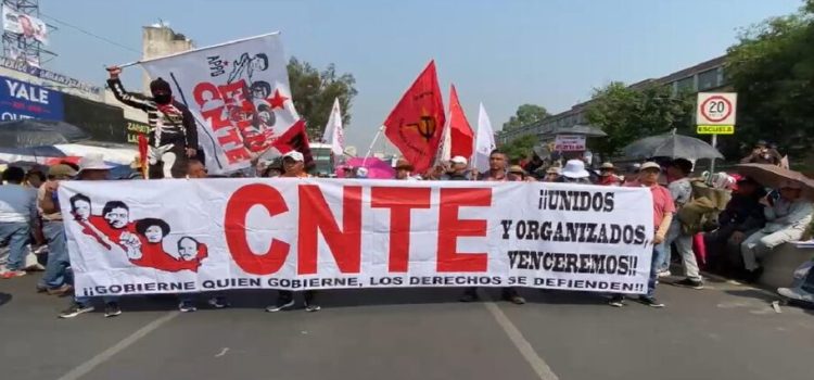 Caos en Reforma por manifestantes del CNTE