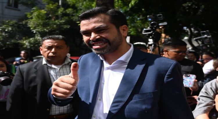 Álvarez Máynez ya emitió su voto