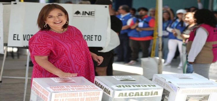 Tras una espera de 3 horas, Xóchitl Gálvez logra emitir su voto