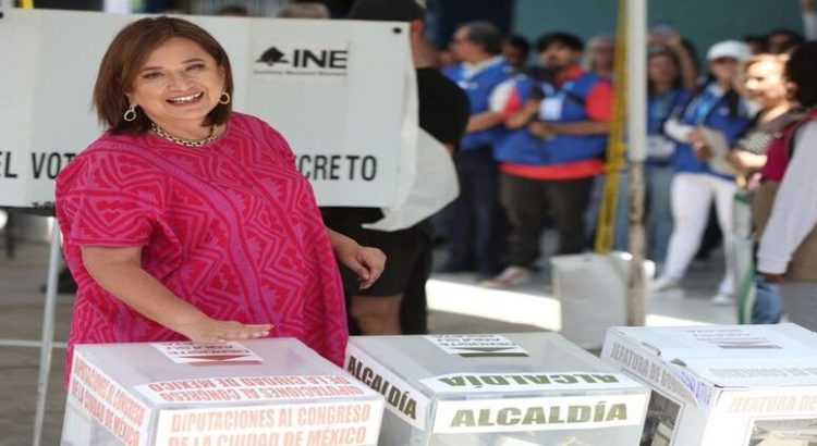 Tras una espera de 3 horas, Xóchitl Gálvez logra emitir su voto