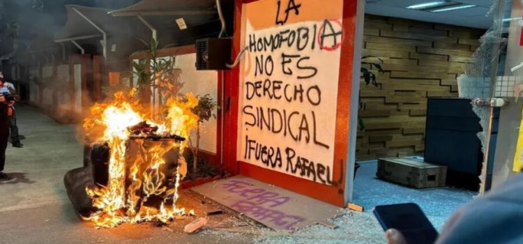 Por actos homofóbicos vandalizan sindicato del Infonavit en CdMx