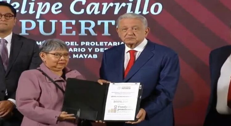 AMLO entrega los primeros complementos del Fondo de Pensiones para el Bienestar